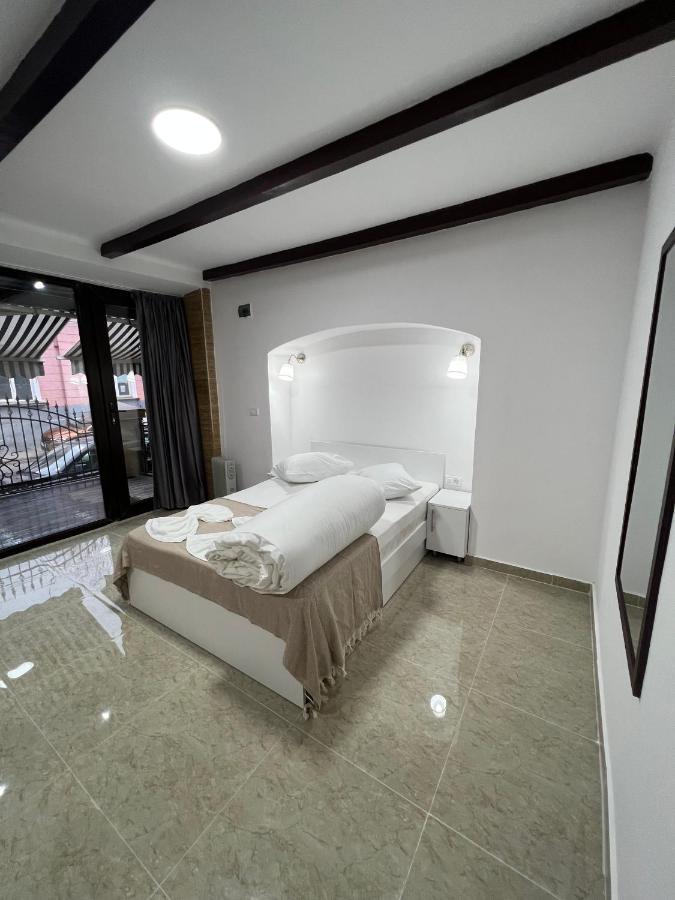 Hostel Casa Popa Nan Бухарест Экстерьер фото